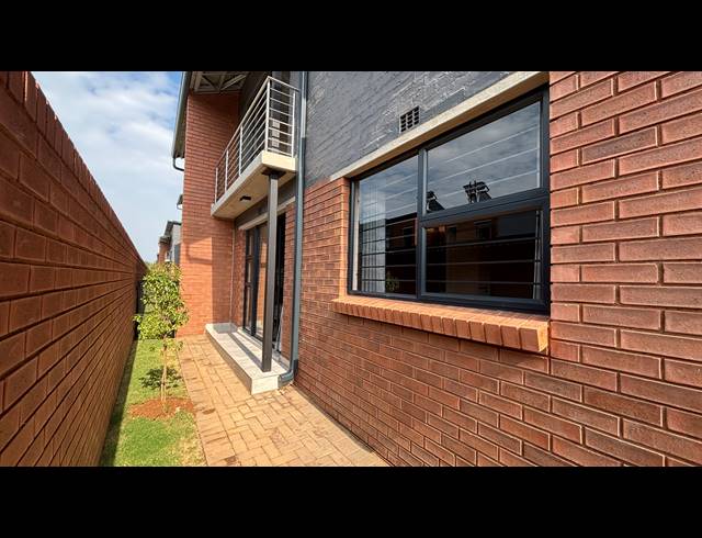 2 BEDROOM APARTMENT FOR SALE IN SINOVILLE